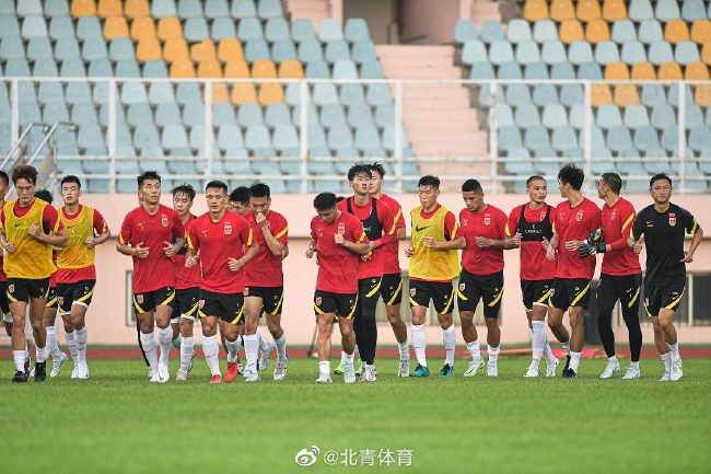 《紧急救援》首度聚焦救捞人背后的故事，将从亲情、友情、爱情三个维度展现这群有血有肉的海上英雄